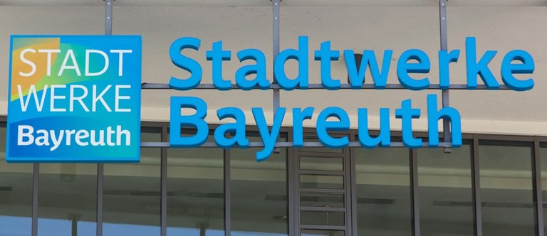 Logo der Stadtwerke Bayreuth in blauer Schrift