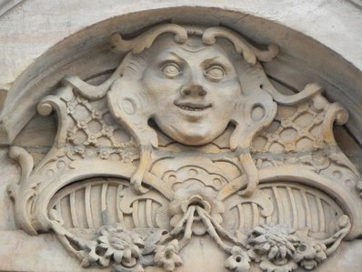 gesicht-aus-stein