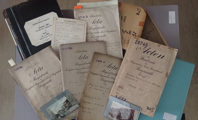 Historische Akten und Fotos 