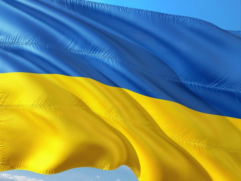 Ukrainische Staatsflagge oben blau, unten gelb 