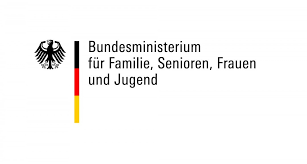 Logo Bundesministerium für Familie, Senioren, Frauen und Jugend, schwarze Schrift auf weißem Grund mit Bundesadler links