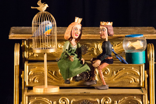 Puppenkiste mit Prinzessin und Prinz