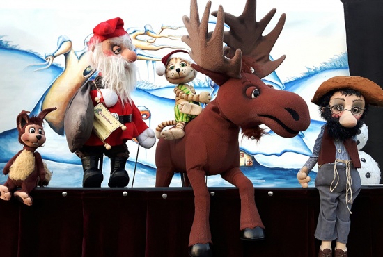 Plakat zum Theaterstueck Pettersson kriegt weihnachtsbesuch