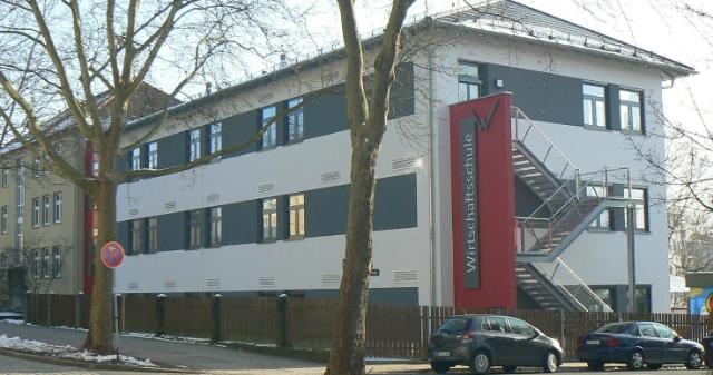 Gebaeude mit Stahlaussentreppe